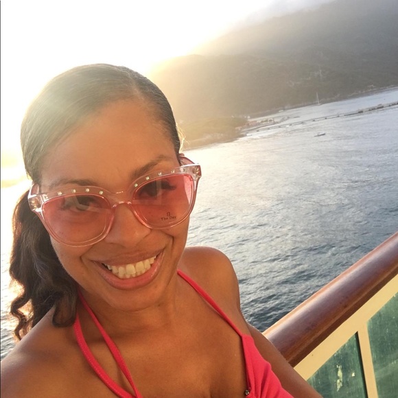 Meet your Posher Ambassador, Michelle - Picture 3 of 3